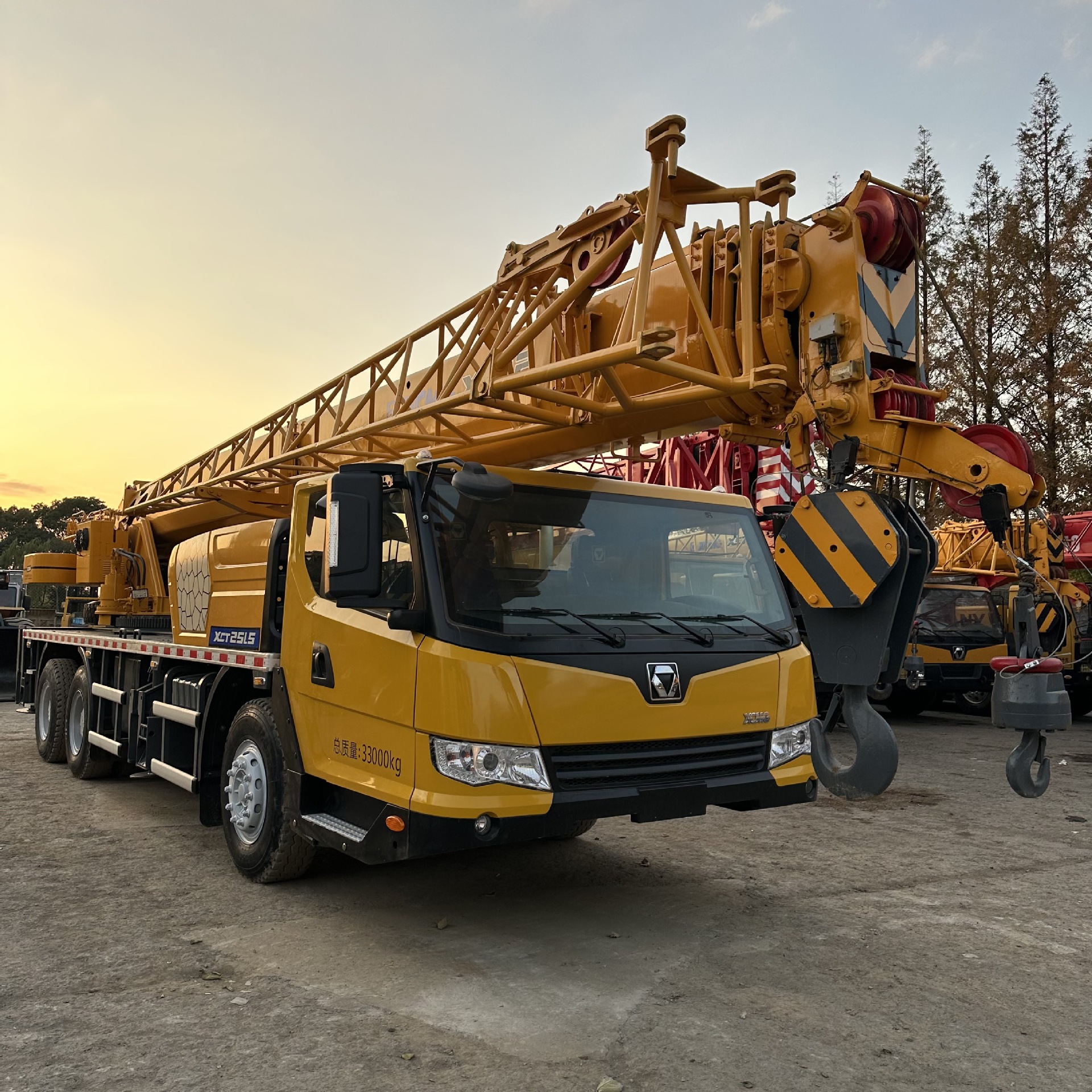 Venta de segunda mano XCMG 25 toneladas grúa precio de exportación barato formalidades completas grúa grúa de automóviles XCMG