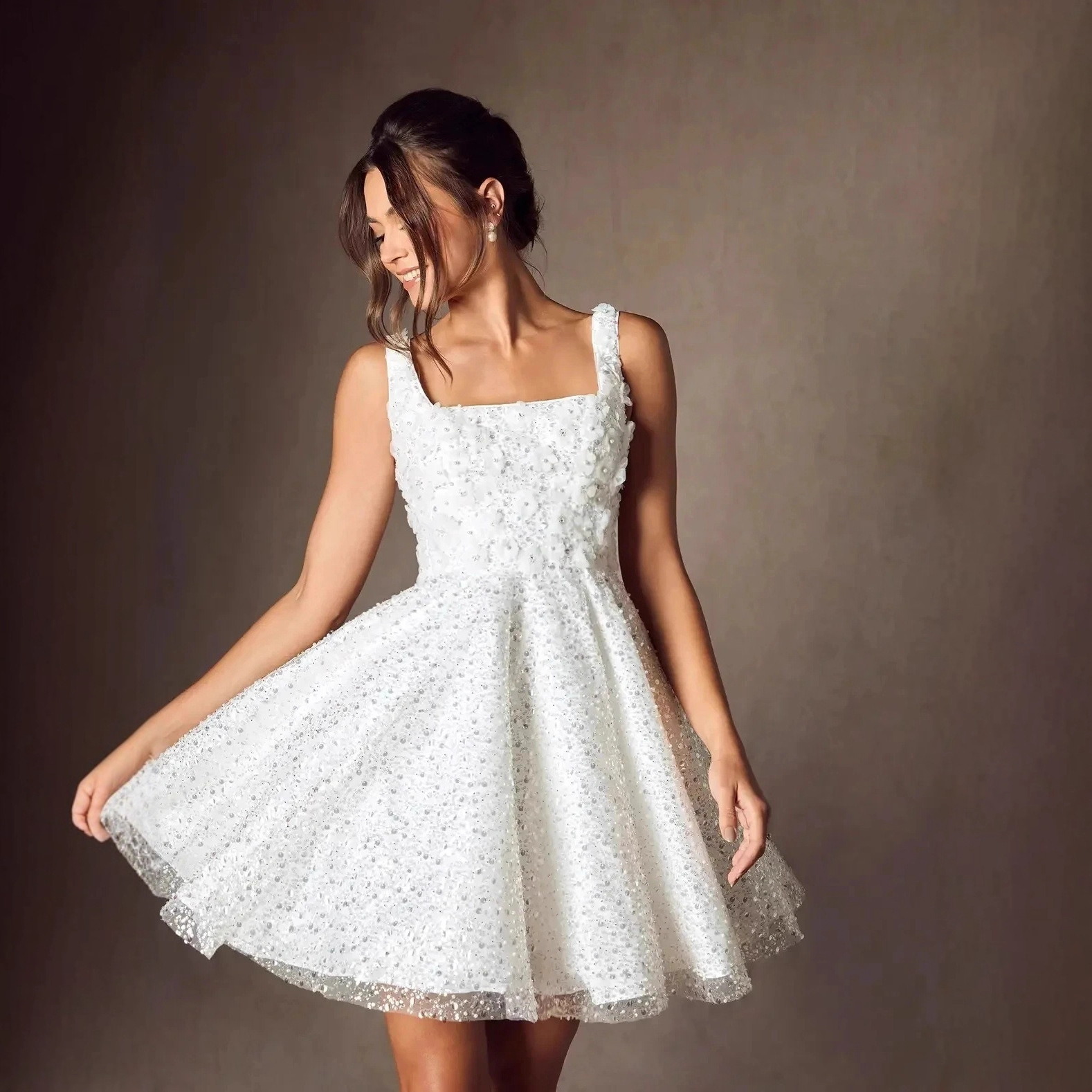 小个子短款轻婚纱订婚晚礼服白色亮片日常小短裙吊带修身派对礼服