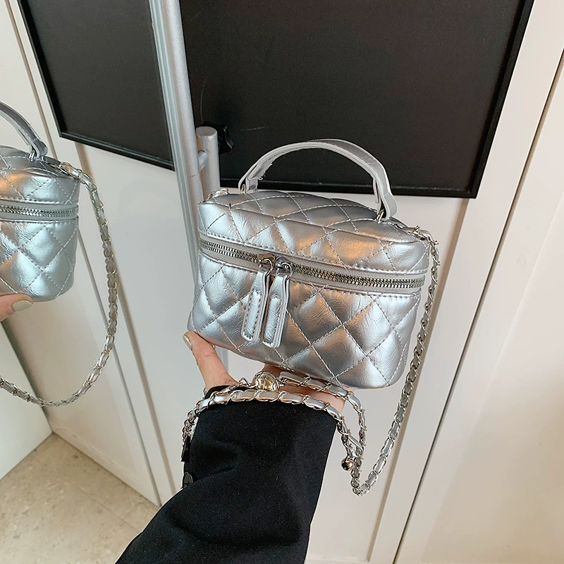 Small universal chain with diamond pattern, summer capacious one-shoulder bag
