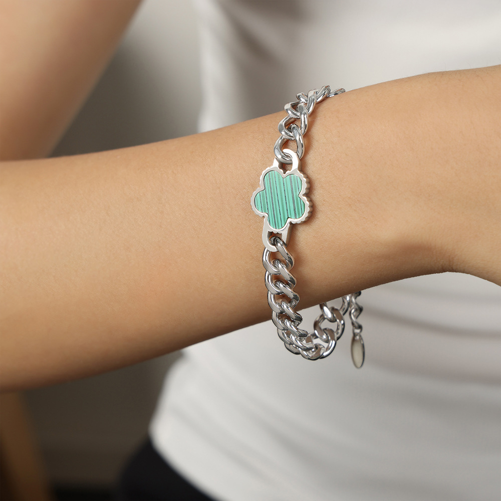 Flor de cinco hojas de la Reina Madre con incrustaciones de collar de diseño de acero de titanio chapado en oro de 18 quilates todo partido pulsera de cadena gruesa traje de joyería