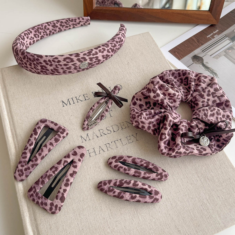 Korean-Style New Pink Leopard Print Scrunchie, Sweet and Cool Hair Clip, High-End Feel, Low Ponytail Hair Tie, Hair Accessory for Girls Korean-Style New Pink Leopard Print Scrunchie, Sweet and Cool Hair Clip, High-End Feel, Low Ponytail Hair Tie, Hair Accessory for Girls