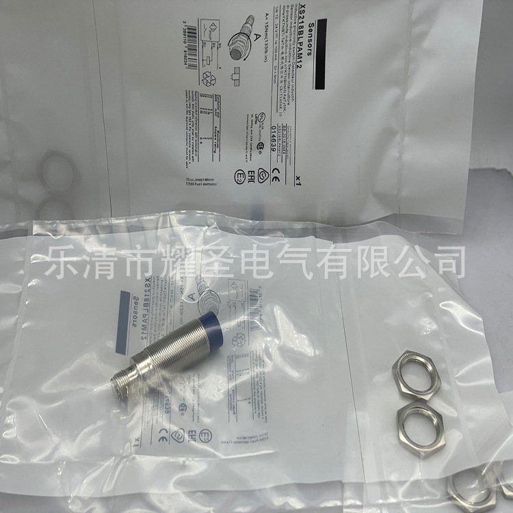 方形全新XS912R1PAM12感应开关质保一年