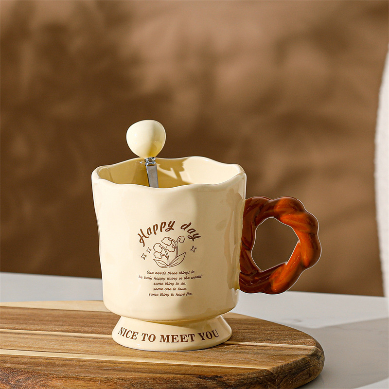 Taza de cerámica de estilo crema Taza de regalo de mano Taza de agua de oficina creativa Taza de café Mujer de alto valor