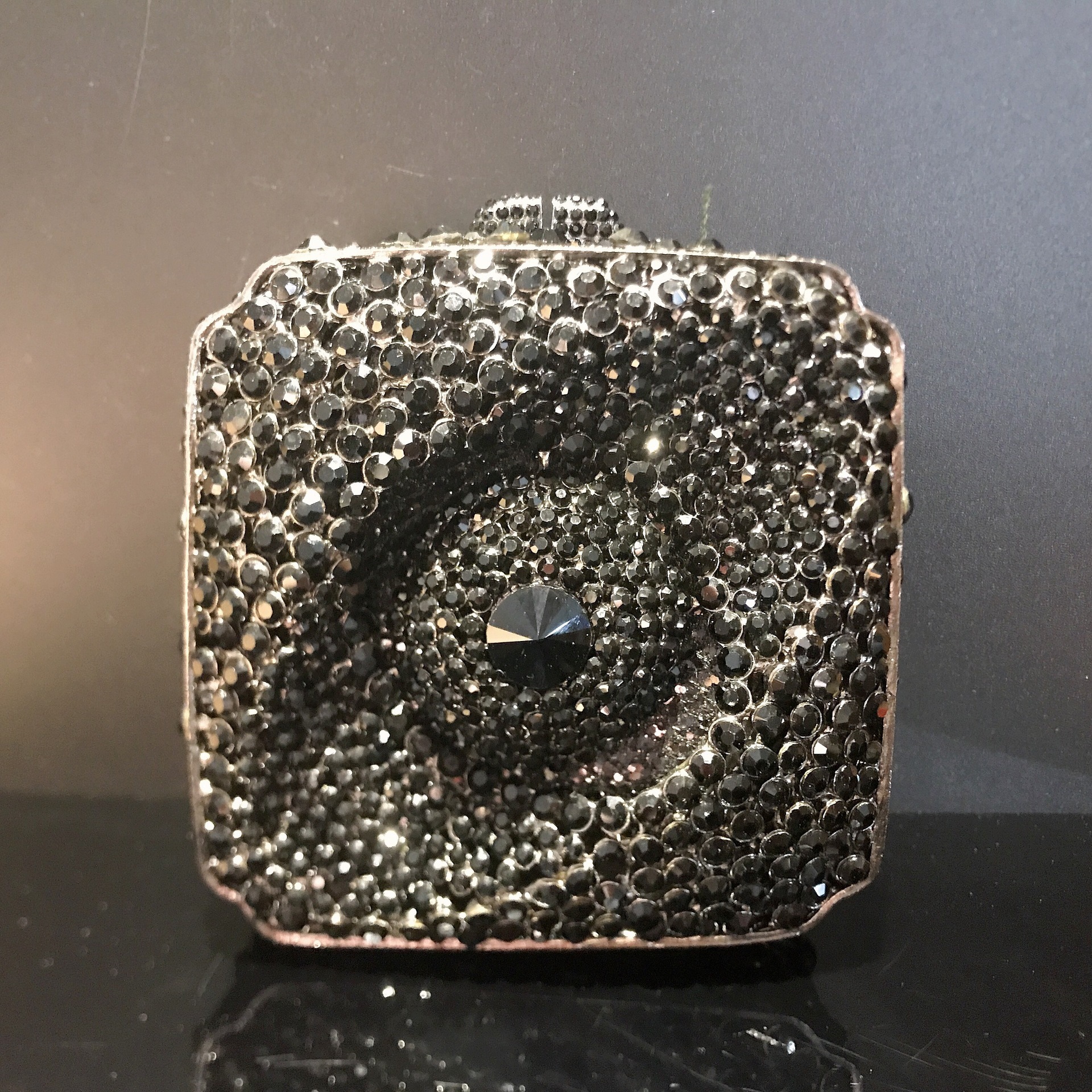 黑.JPG