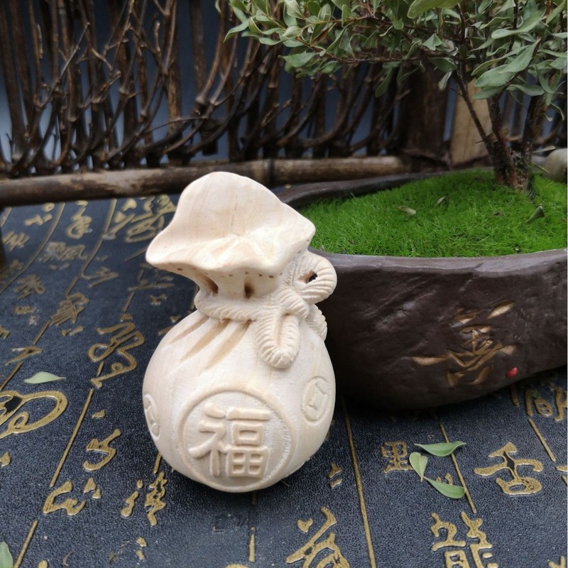 桃木彫刻十二生肖の手の工芸品は桃木の手の木の観光地区の観光工芸品を並べます。|undefined