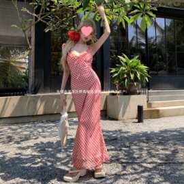 红色格子连衣裙夏季女新款法式感甜辣小众设计感小飞袖长裙子