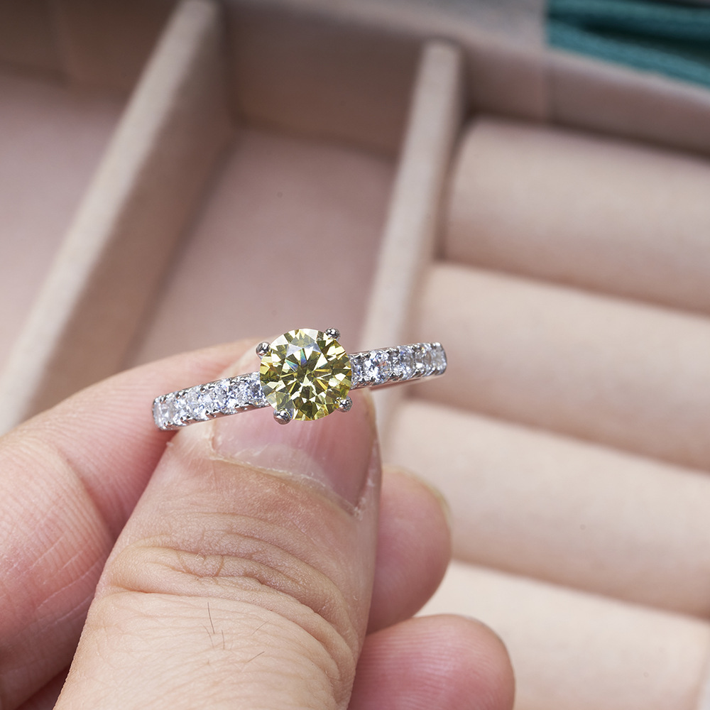 Anillo de diamante de 1 quilate de diamante de color anillo de diamante de simulación con certificado de prueba de bolígrafo de diamante de Europa y América anillo de mujer de venta caliente transfronteriza