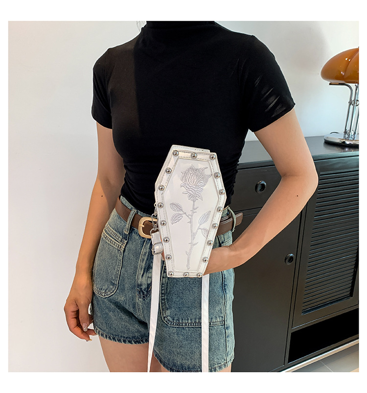 Borsa a tracolla da donna a forma di bara stile gotico nero_voghion.com