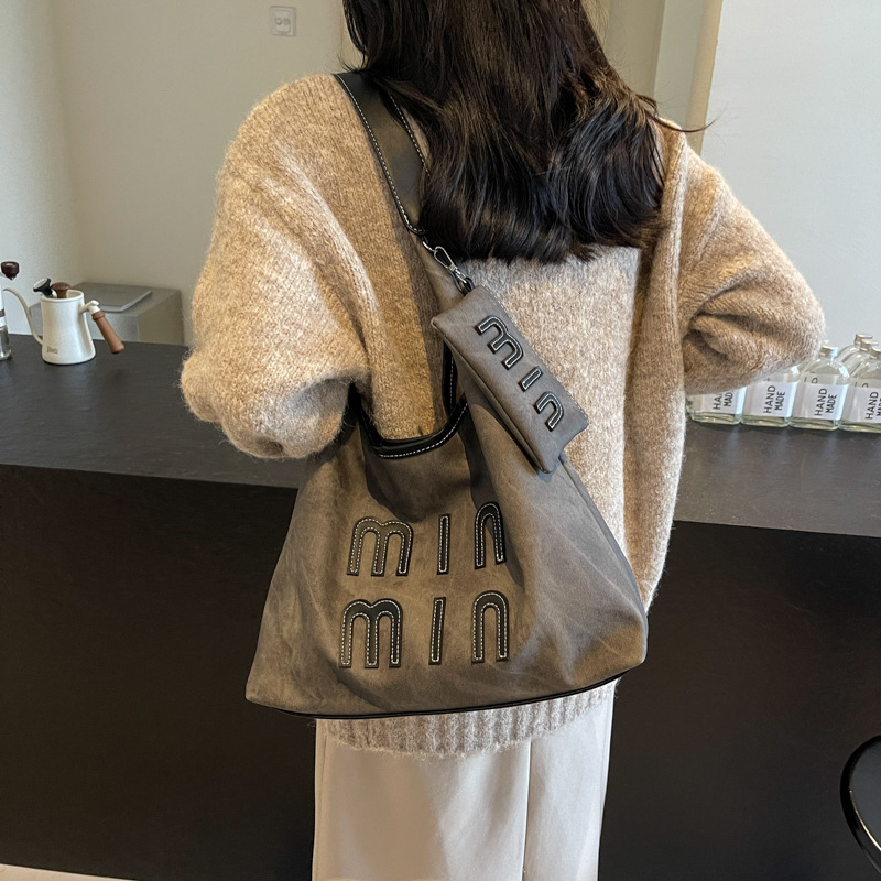 カジュアルレトロ大容量バッグ女性のための 2025 春夏新作パーソナライズされた美的ファッションショルダークロスボディバッグトートバッグ|undefined