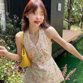 新款挂脖年设计感气质收腰夏季小众显瘦甜美无袖背心女领