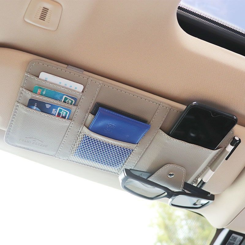 自動車用品の遮光板の上に収納します。|undefined