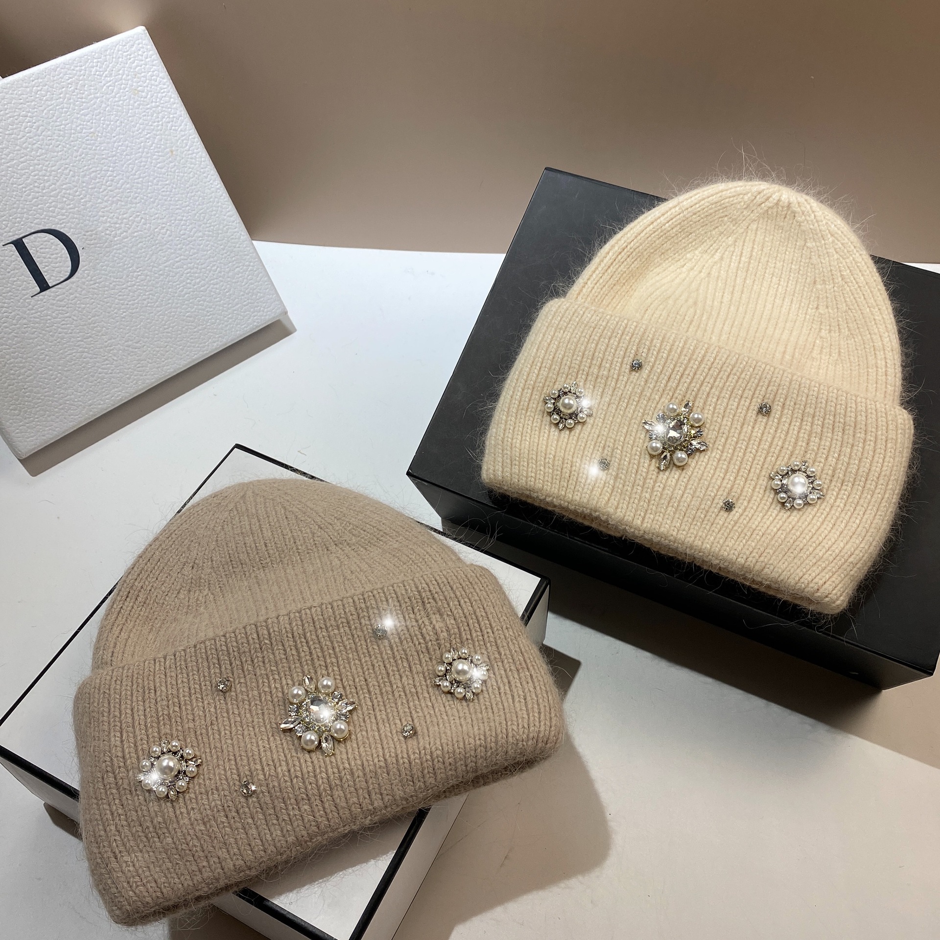 Women's Elegant Sweet Simple Style Solid Color Rhinestone Pearl Eaveless Wool Cap display picture 2