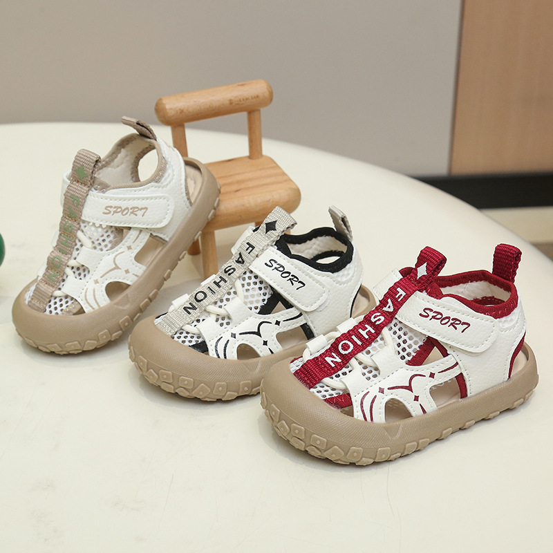 Sandalias deportivas de moda para niños estilo neumático, modelo nuevo de verano 2026, sandalias casuales de punta cerrada para niñas, sandalias para bebés que empiezan a caminar