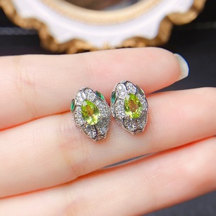Factory wholesale explosions natural olivine earrings S925 silver inlaid main stone 4*6 selling Europe and the United States a generation of hair