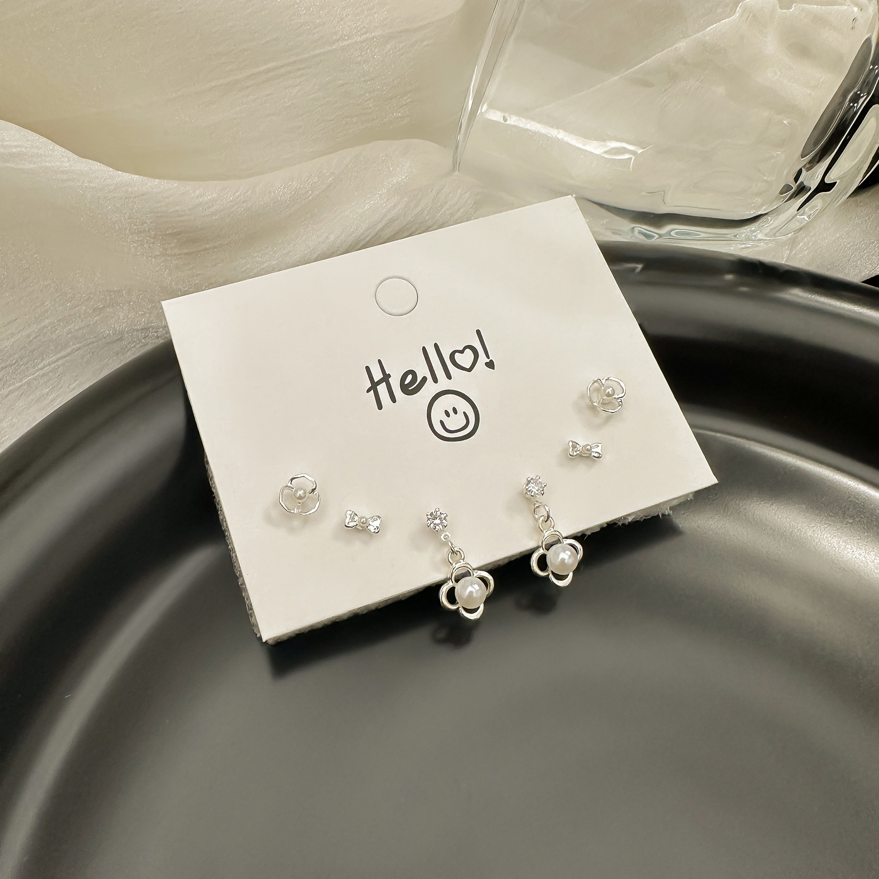 Juego de pendientes de aguja plateados, sencillos y compactos para mujer, pendientes geométricos en forma de corazón, bonitos, dulces y versátiles, venta al por mayor para puestos de mercado