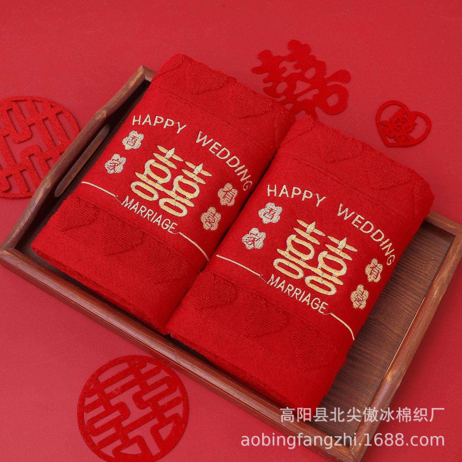 Счастливые бордовые буквы