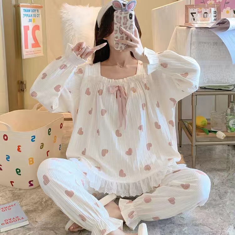 Spring and autumn long-sleeved pajama set, featuring a sweet and lovely design with heart and bow motifs, a fresh and cute style suitable for wearing at home or as outerwear