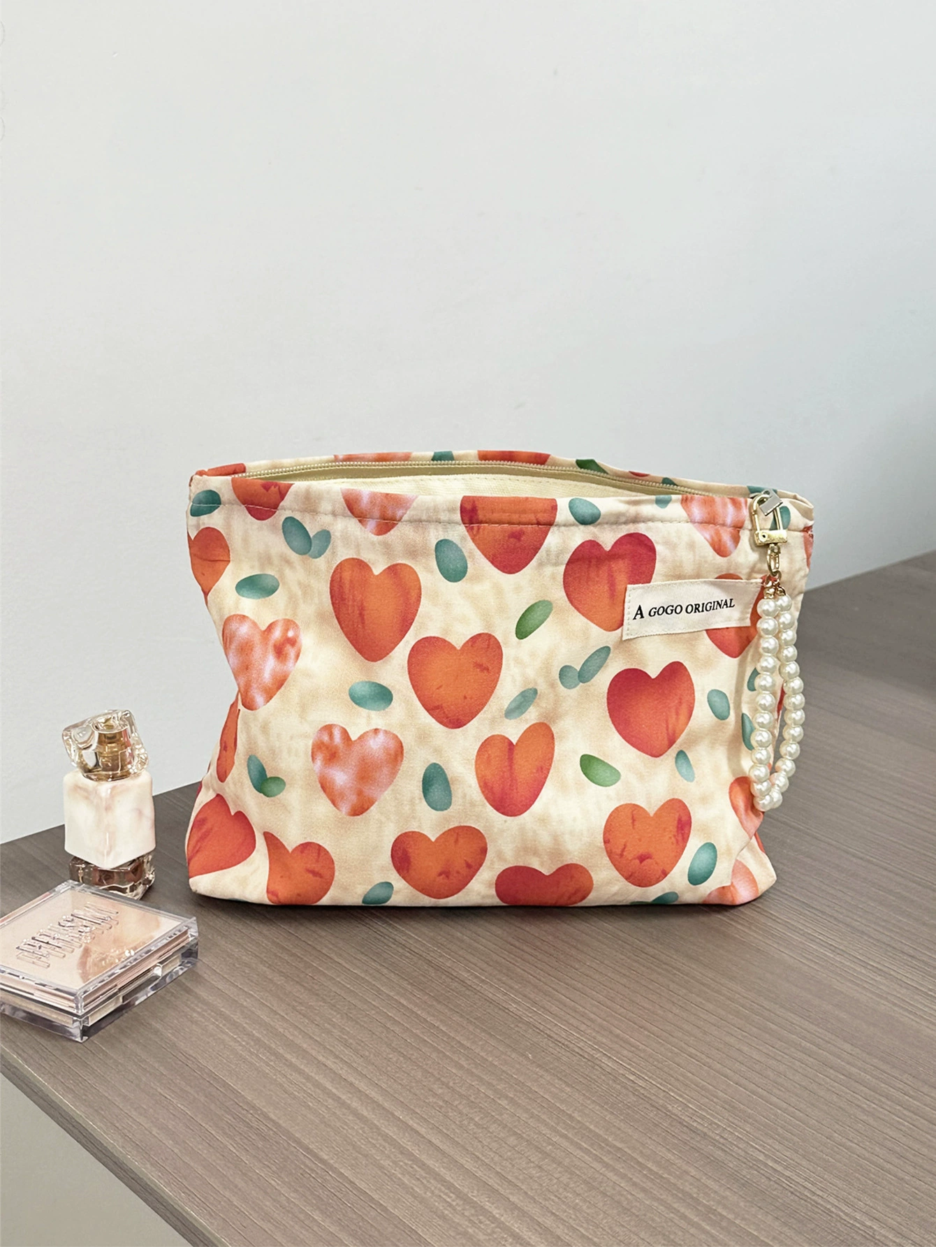 Подарочный косметич bag?