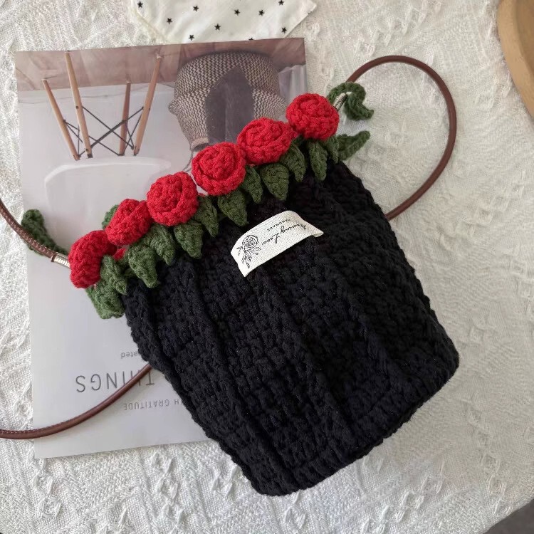 【完成品・在庫あり】ガールフレンドへのギフトとして、手作りの毛糸で編んだバラの花が付いた花束ブランケット完成品|undefined