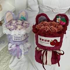 いちご熊のぬいぐるみは石けんの花の完成品の教師の日に先生の子供の彼女の友人の親友の誕生日プレゼントを贈る