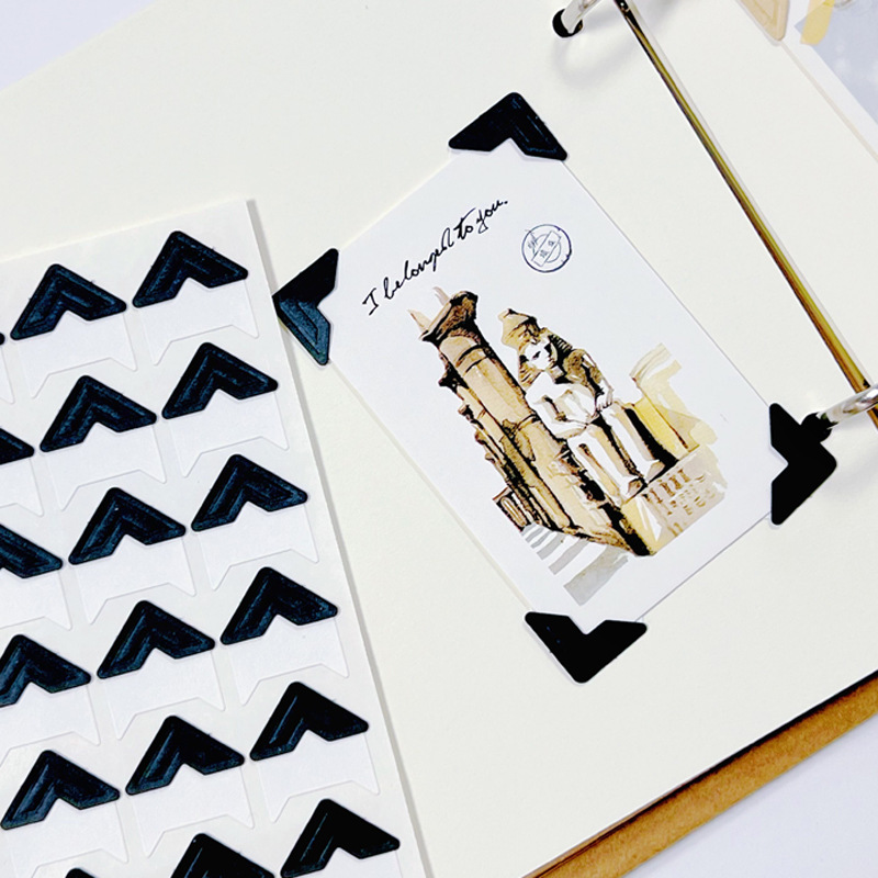 흰색 바탕에 검정색