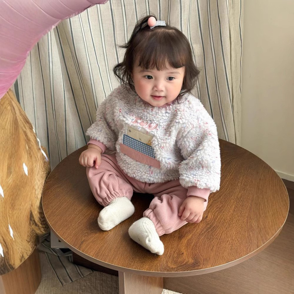Traje para bebés y niños Suéter de lana coreano lindo súper lindo invierno suéter de bebé de dos piezas pantalones de suéter grueso y cálido
