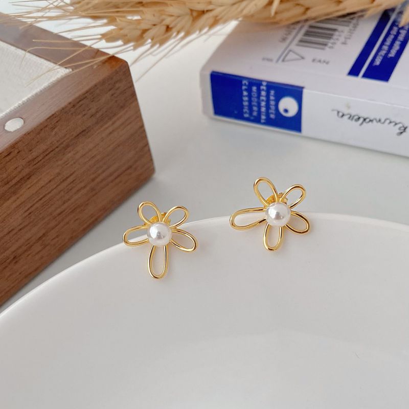 925 Sterling Silver Ear Needle Material 18K Gold Plated 925 Sterling Silver Flower Freshwater Pearl Sweet Ear Studs For Women's