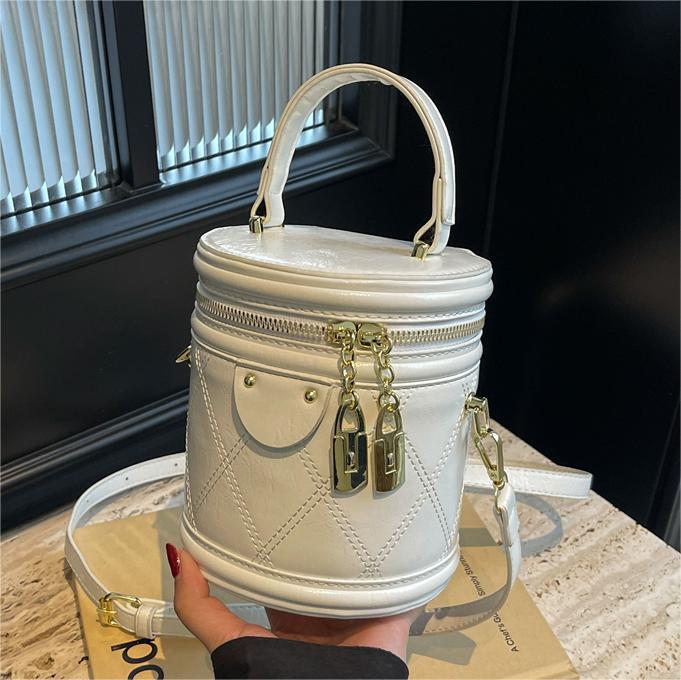 Bolso simple popular de este año para mujer 2024 Nuevo estilo occidental bolsa de mensajero de alta calidad bolsa de cubo de moda versátil