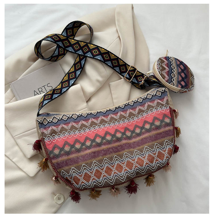 Women's Medium Special Material Geometric Ethnic Style Streetwear Tassel Dumpling Shape Zipper Tote Bag display picture 15