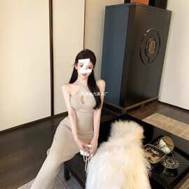纯欲风露背针织挂脖连衣裙女春夏修身收腰开叉长裙显身材包臀裙子