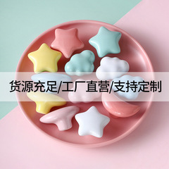 星月雲の子供の部屋の陶磁器の取っ手の家具のタンスの引き出しのドアの取っ手の陶磁器のかわいい漫画の扉の取っ手