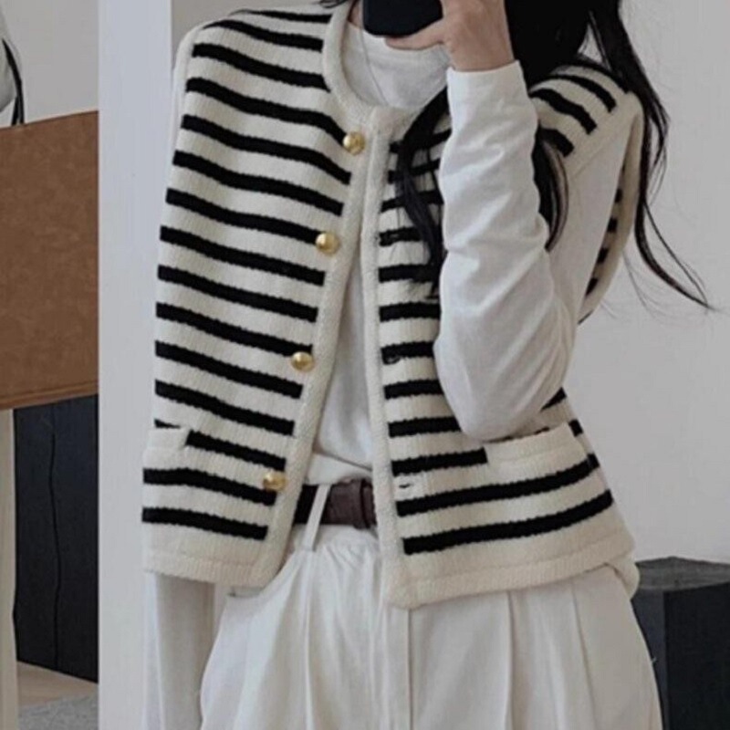 Kaning Black and White Striped Sleeveless Knitted Vest for Women 2026 Autumn New Style Cardigan Layered Sweater Vest