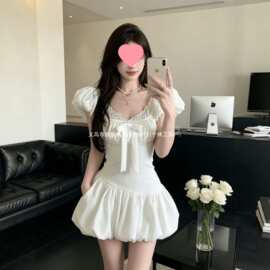 法式初恋少女感白色泡泡袖连衣裙女修身设计感蝴蝶结花苞短裙海边