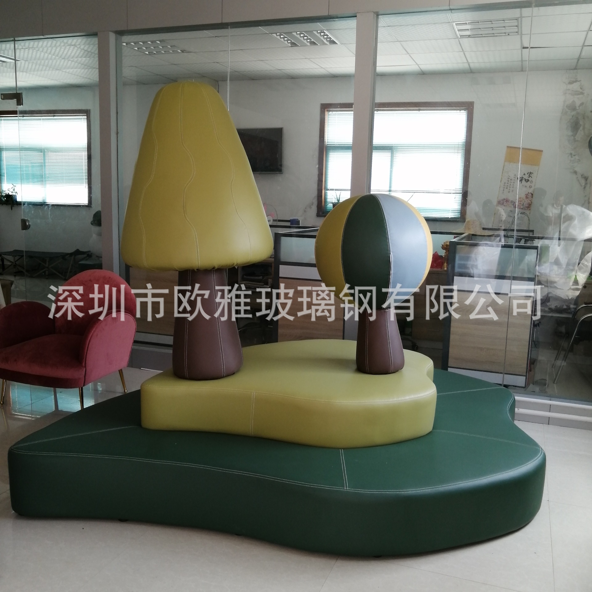 供应美陈展示玻璃钢 各类玻璃钢展示架 异形玻璃钢货架生产设计