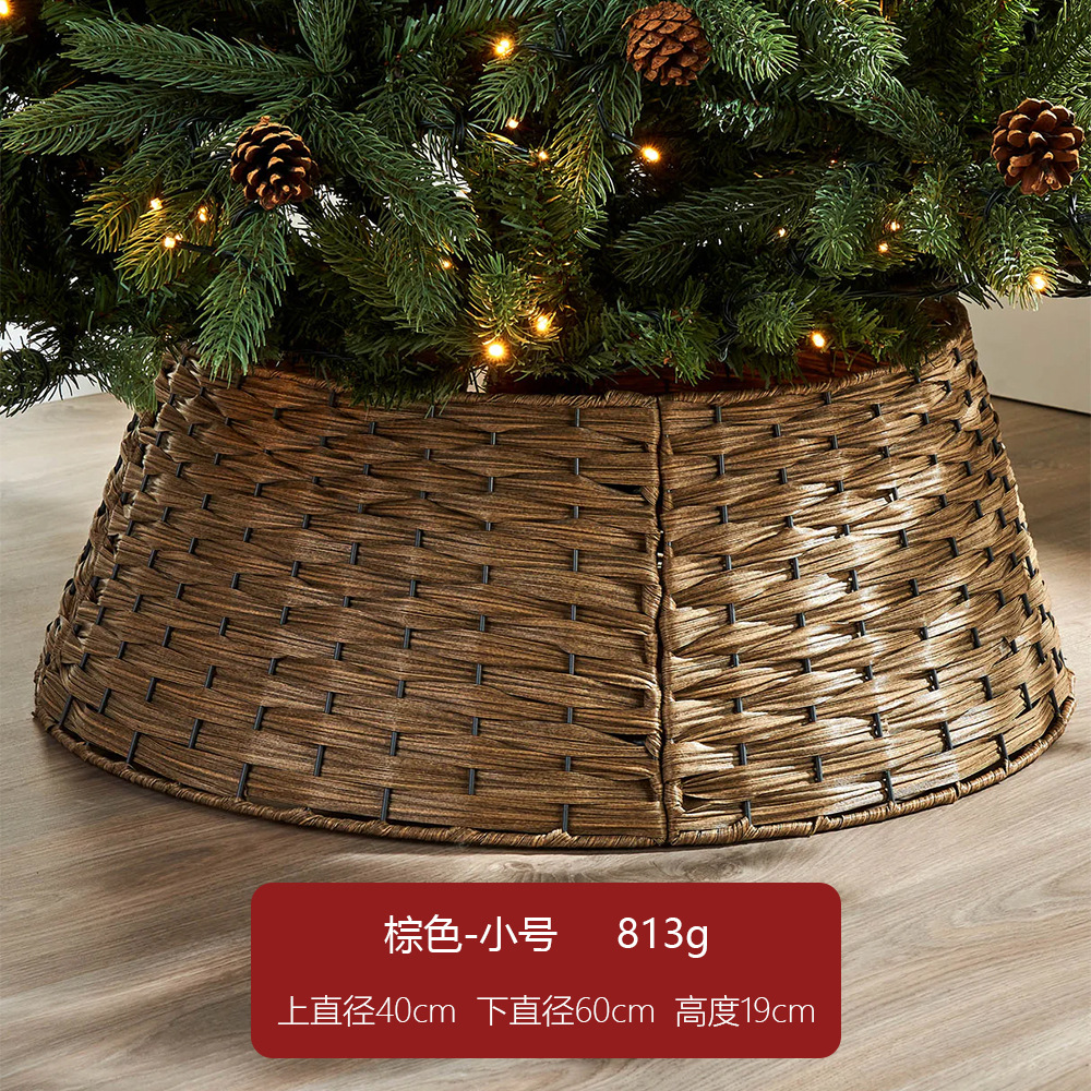 Árbol de Navidad cerca del árbol de Navidad cerca de la base del árbol cesta tejida a mano adornos navideños al por mayor