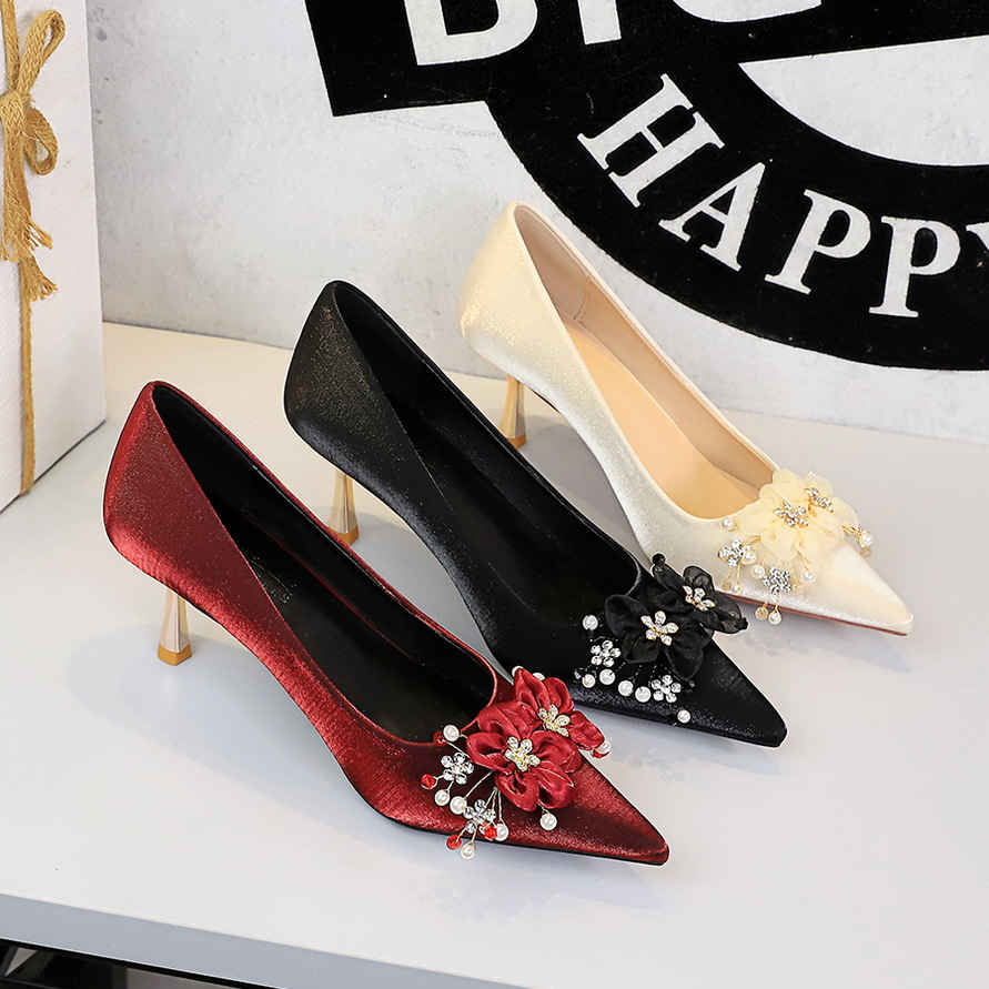 9527-H113 French-style Elegant Lady's Floral Rhinestone High-heeled For Women, Pointed Toe, Shallow Cut, Satin, Thin_vogvips.com