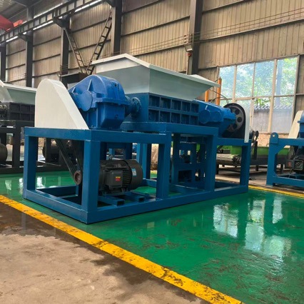 加工双轴撕碎机适用金属塑料木材轮胎废旧家电汽车外壳撕碎机