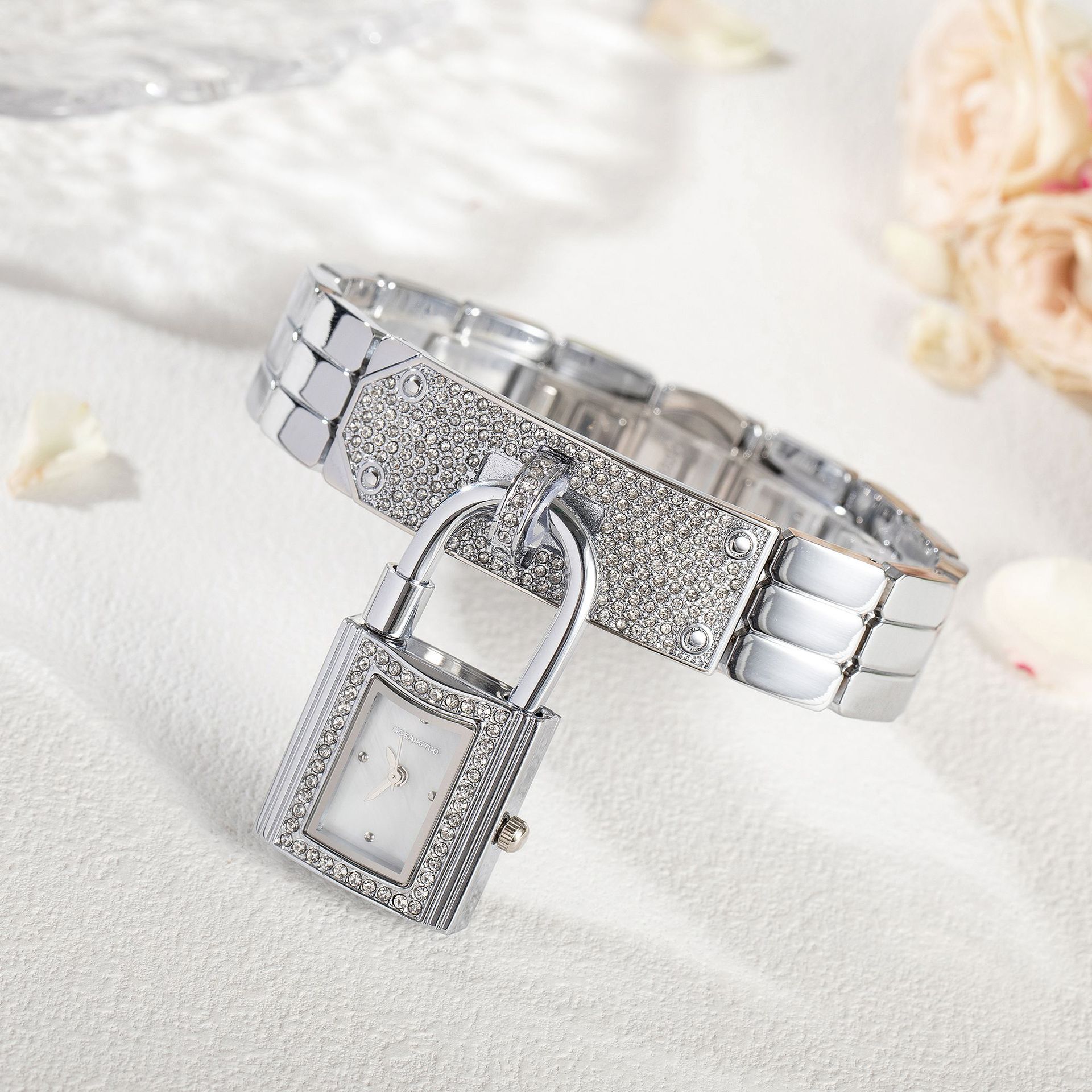 Cross-Border Popular Concave Shape Lock Bracelet Watch Women's Personalized Creative Diamond Pendant Lock Watch Women's Quartz Watch