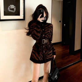 KZXL2371美拉德咖色豹纹针织连衣裙女秋冬小个子显瘦a字毛衣短裙