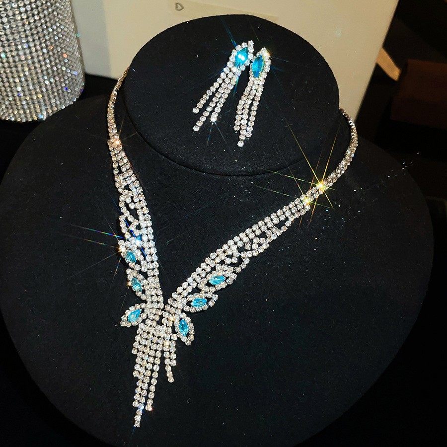 Collar de pendientes de diamantes con gotitas de agua transfronterizas europeas y americanas, colgante de moda de lujo ligero, cadena de clavícula, celebridad de Internet, joyería de alta gama, mujer
