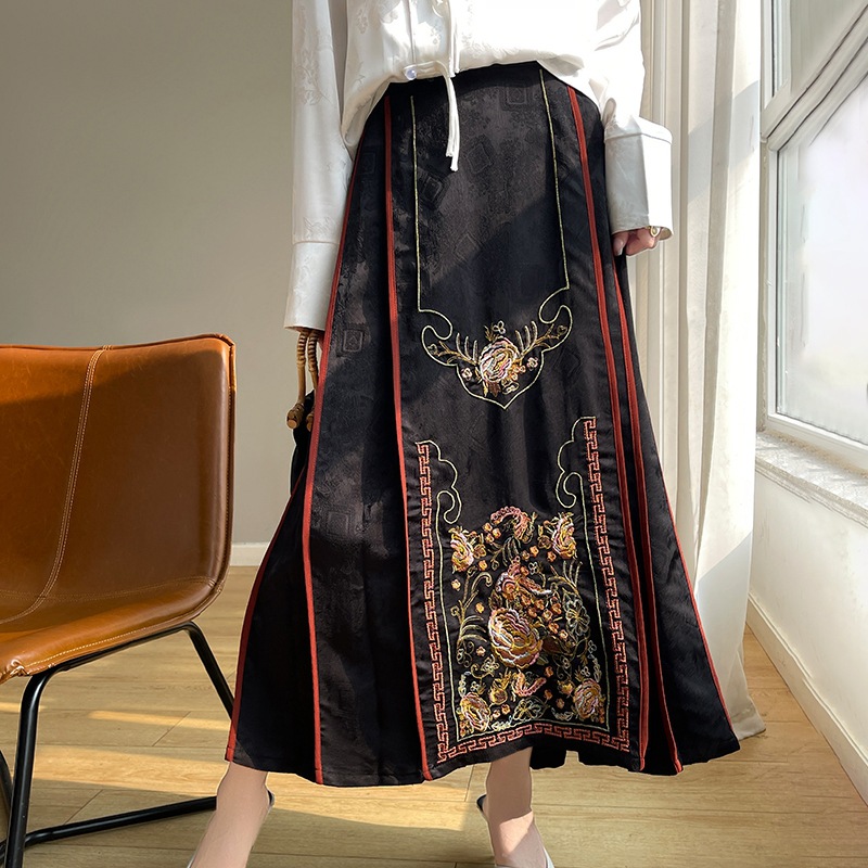新中式国风醋酸半身裙女士重工刺绣高腰中长裙缎面提花马面裙外穿