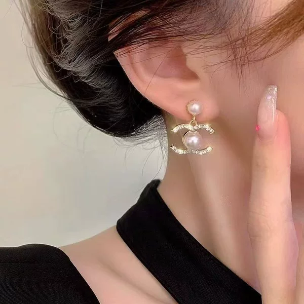Pearl Earrings for Women, French Style, Light Luxury, High-End Earrings, Chanel Style, Internet Celebrity Fashion, Trendy Earrings, Accessories with Rhinestones