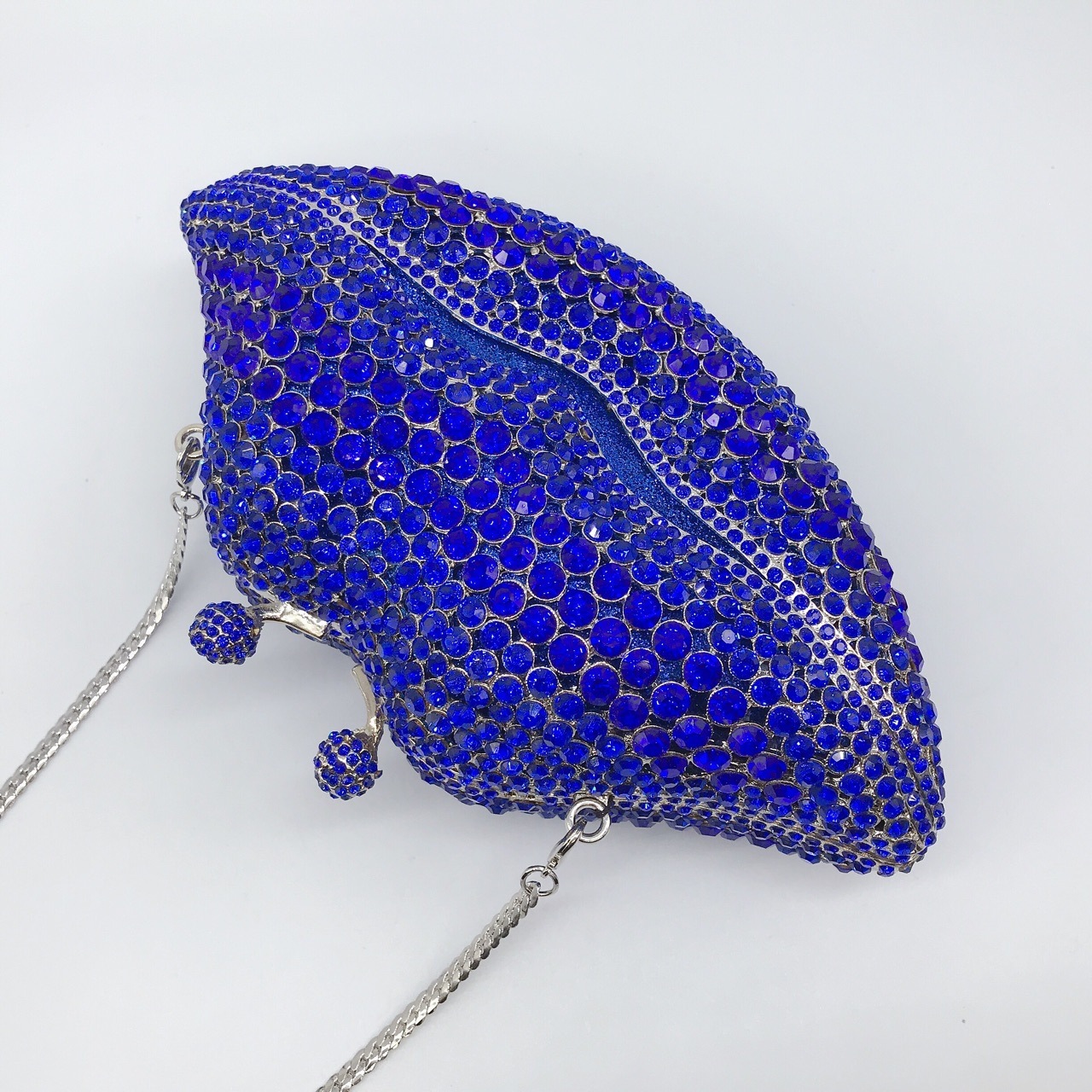 Selección estricta AliExpress labios diamantes bolsas de cena damas vestidos de banquete de diamantes bolsas de mano de metal caja dura bolsas azules