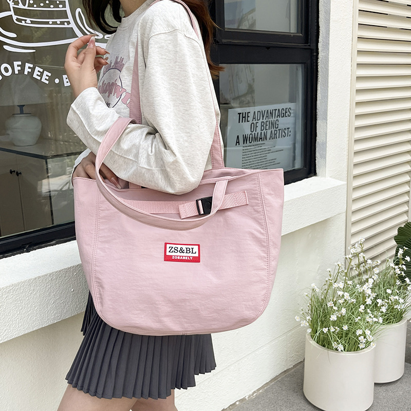 Bolso de letras coreanas 2025 verano nuevo bolso femenino bolso de lona para estudiantes bolso de hombro casual de gran capacidad