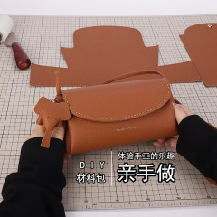 小さい包みの女性の最新流行の爆発の柔らかい皮の春のシンプルな洋風の肩の斜めのショルダーバッグの枕のdiy材料は手作りのカバンを包みます。