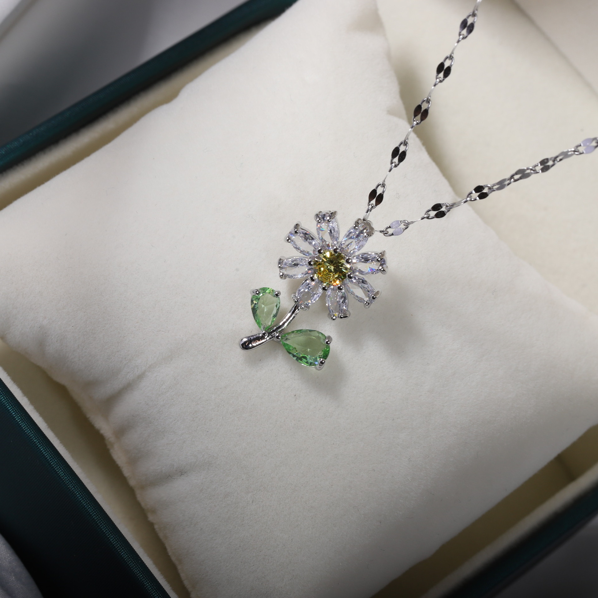 Sweet Sunflower Titanium Steel Inlaid Zircon Necklace 1 Piece