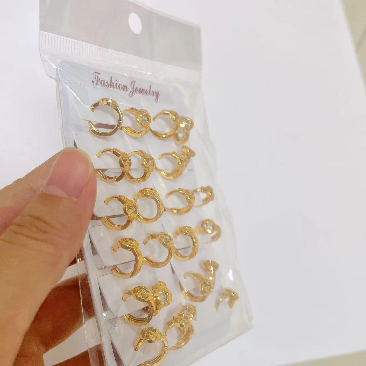 pendientes transfronterizos aretes de diamantes redondos de diamantes de lujo ligero para mujeres aretes de aretes de zircón aretes de aretes