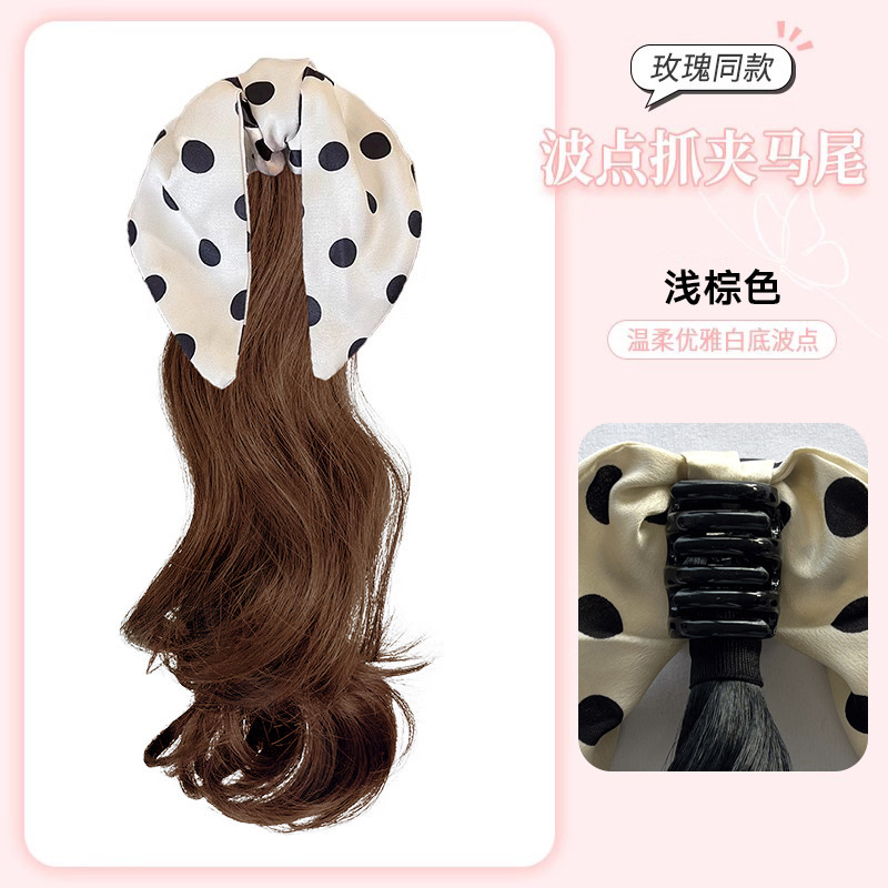 오프화이트 폴카 도트 보우 클립 스타일: 라이트 브라운 포니테일