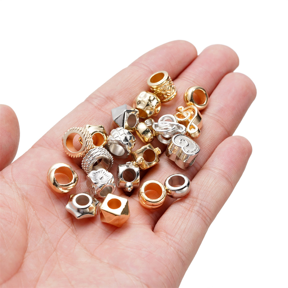 CCBプラスチックの大きな穴のビーズのスペーサーの手作りのdiブレスレットのネックレスの四つ葉のクローバーの星の蝶のビーズの材料