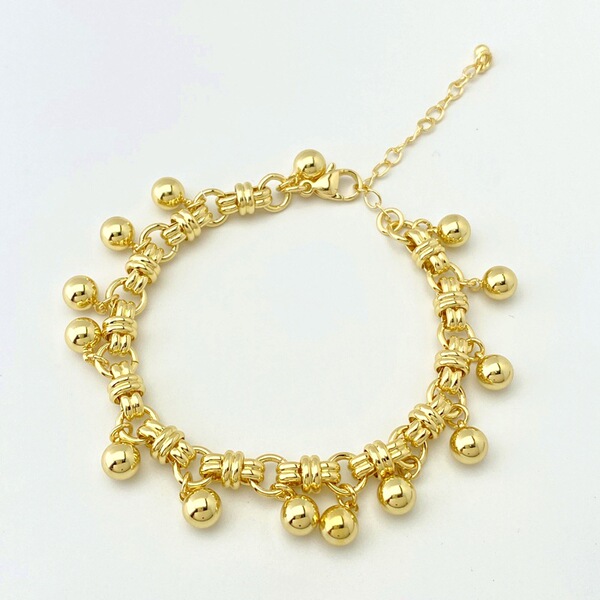 Fashionable golden choker